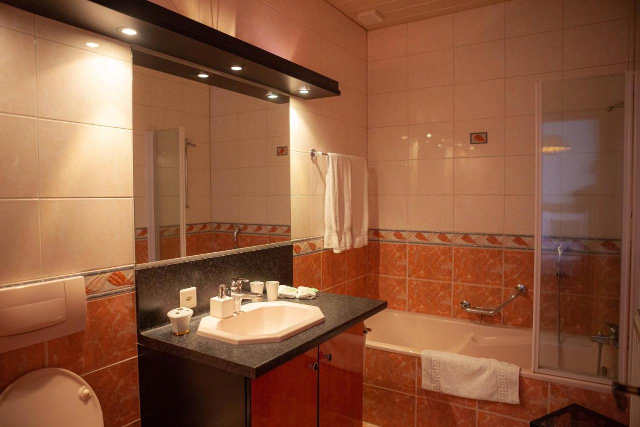 Hôtel de L'Ours Courroux Extérieur photo